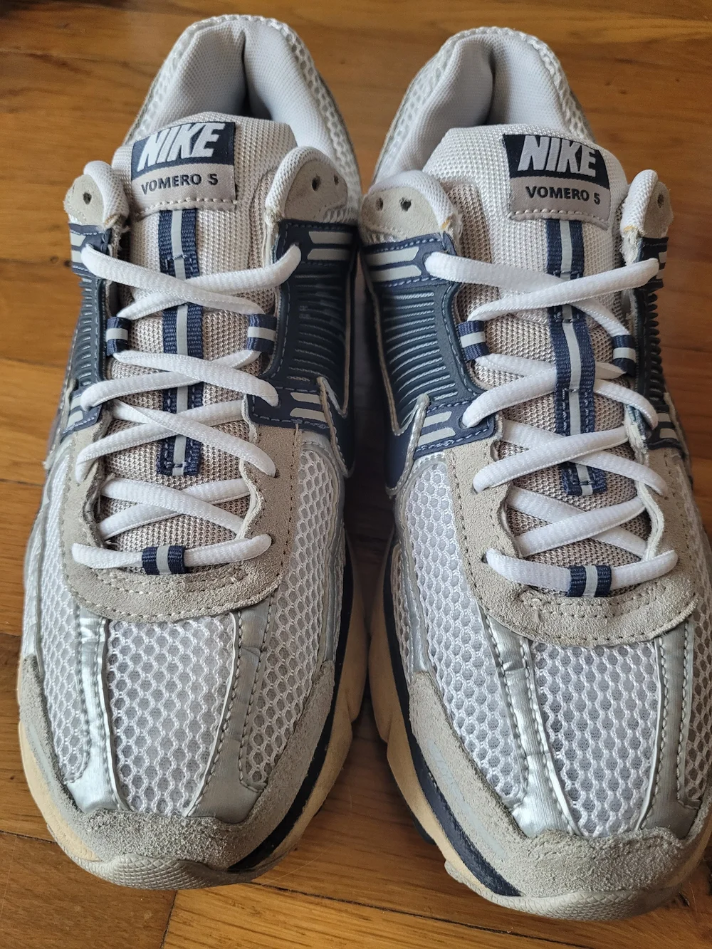 NIKE Vomero 5 Men’s Running Shoes Size 8.5 - White & Navy